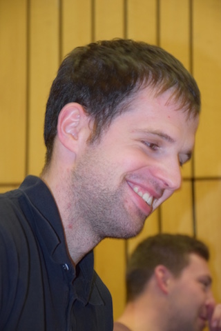 AU(33)